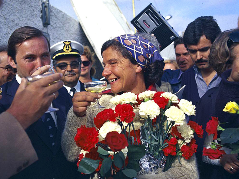 Krystyna Chojnowska-Liskiewicz  llegó a Las Palmas el 21 de abril, donde fue recibida por una multitud entusiasta entre quienes se hallaba el embajador de Polonia en España y el gobernador de las Islas Canarias.