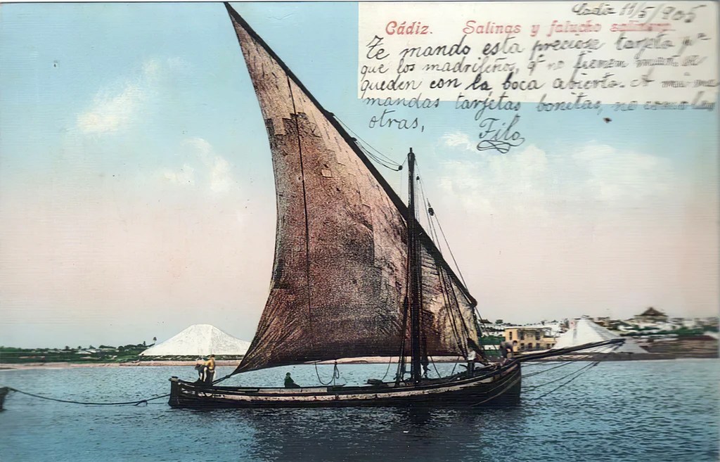 Antigua postal de Cádiz mostrandol las pirámides de las salinas y un candray. Ed. Purguer.