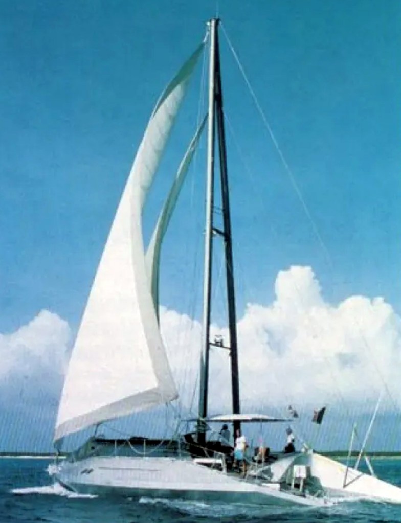 Aquaspace, yate experimental diseñado en 1978 y construido en 1982 por el arquitecto francés Jacques Rougerie, quien trabajó con el famoso biólogo marino Jacques Cousteau. De aspecto futurista, Aquaspace tiene una especie de apariencia de manta raya de la era espacial. aparejado con un mástil bípode en forma de A con dos velas de proa enrollables y cuenta con una zona de observación submarina. Sirvió durante un tiempo como centro de estudios de biología marina para científicos que estudiaban delfines y tortugas hasta que Rougerie se vio obligado a venderlo en 1995.