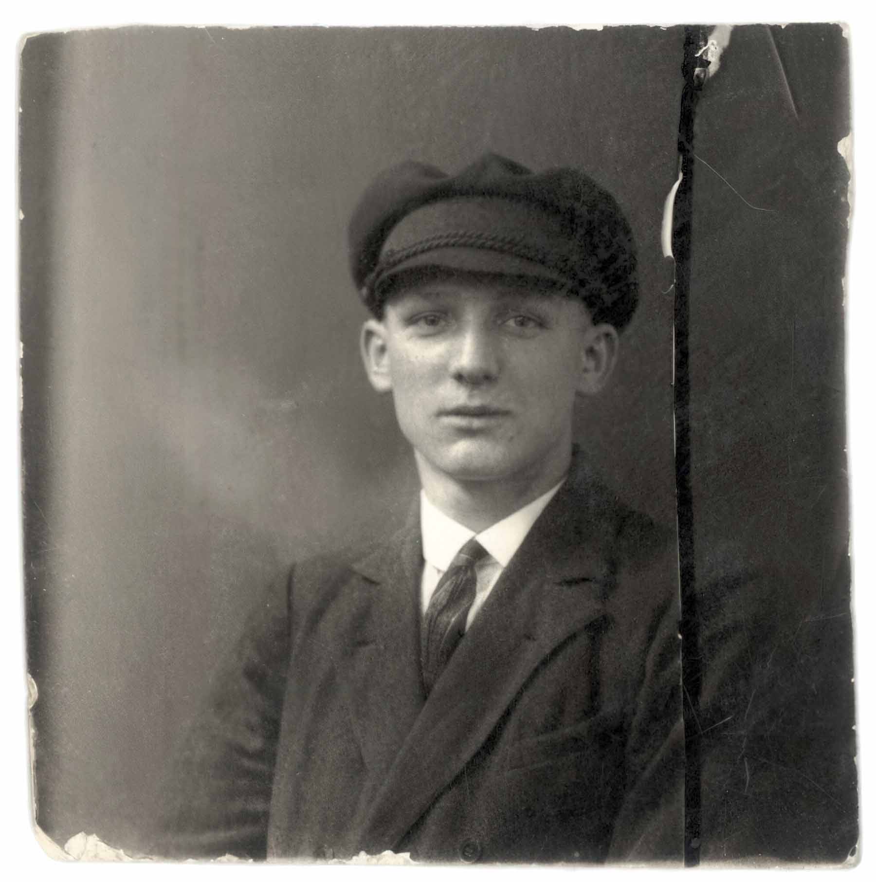 1935 Oskar Speck llevando una «Schiffermütze» -gorra marinenra.