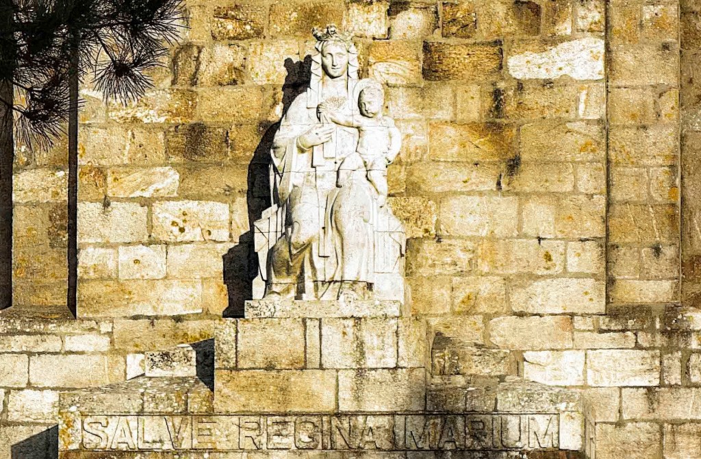 La Virgen del Carmen en el Monumento a la Marina Universal de Monteferro