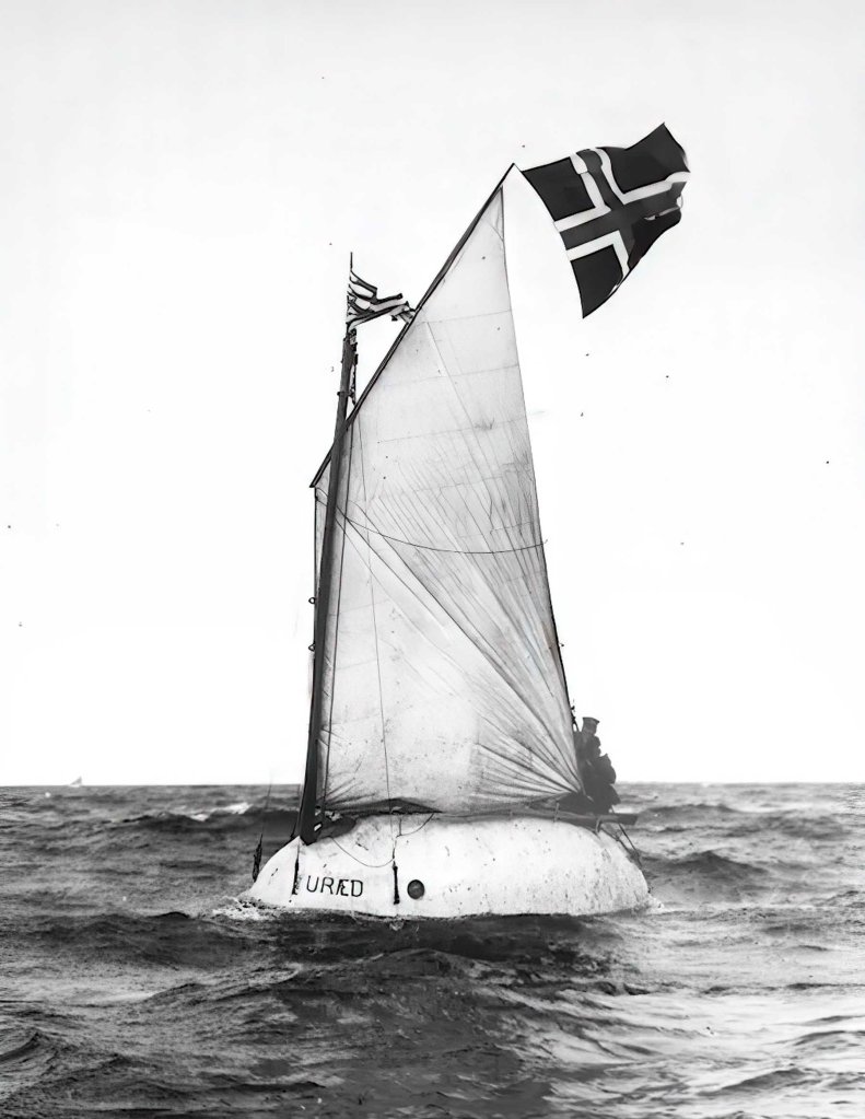 El «Uraed» navegando a vela