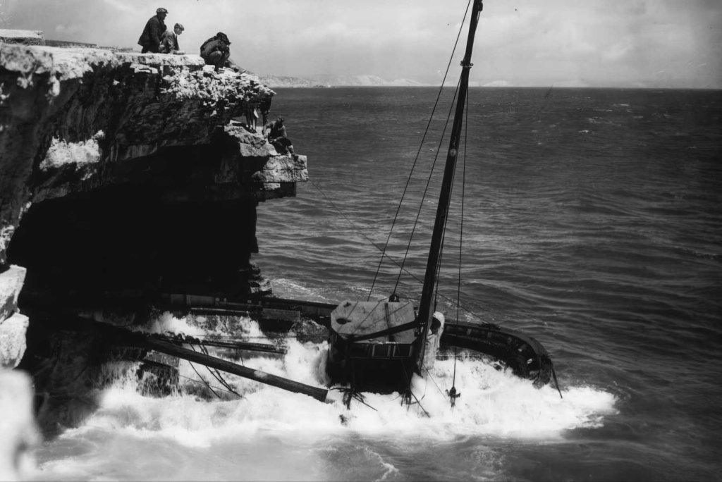 El «Reliance» tras naufragar en Portland Bill