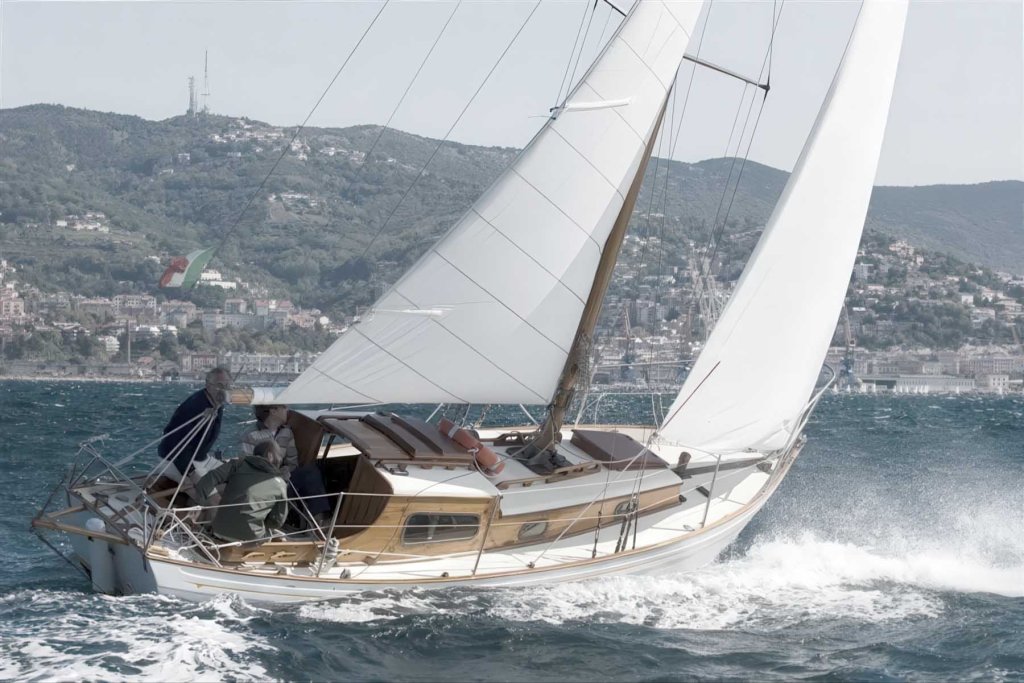 Vertue XXXV navegando en aguas de Triestre