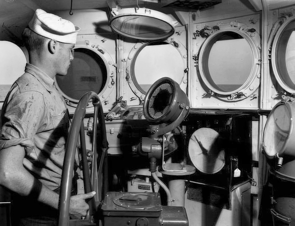 Timonel navegando con girocompás