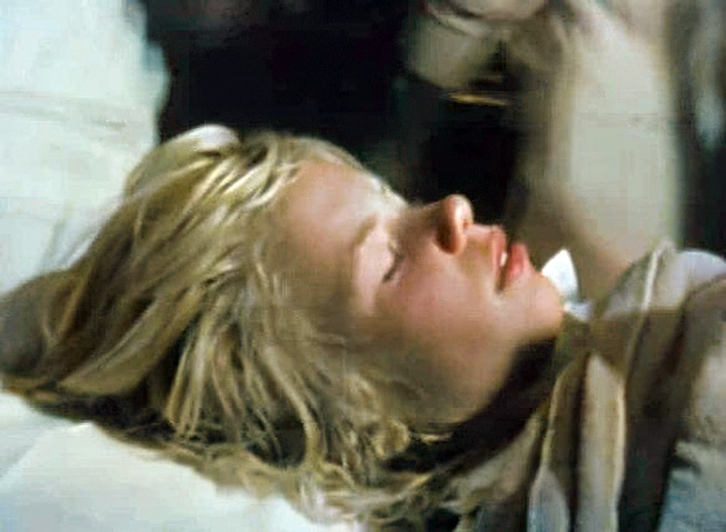 La pequeña Terry Jo recuperándose en el hospital Mercy de Miami a las pocas horas de haber sido recogida en el mar.